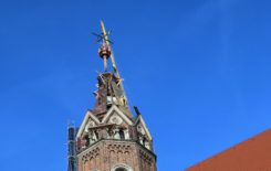 Więcej o: Kościół św. Bartłomieja Apostoła w Stawiszynie – montaż naczółka wieży