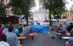 Więcej o: Kino letnie na Stawiszyńskim Rynku