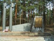  Pomnik ku czci Pomordowanych w II Wojnie Światowej na pograniczu gmin Stawiszyn i Rychwał    